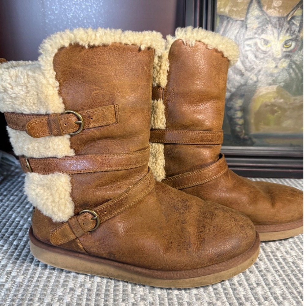 UGG Australia 1005382 Chestnut Leather Shearling Triple Buckle Boots Womens 10
